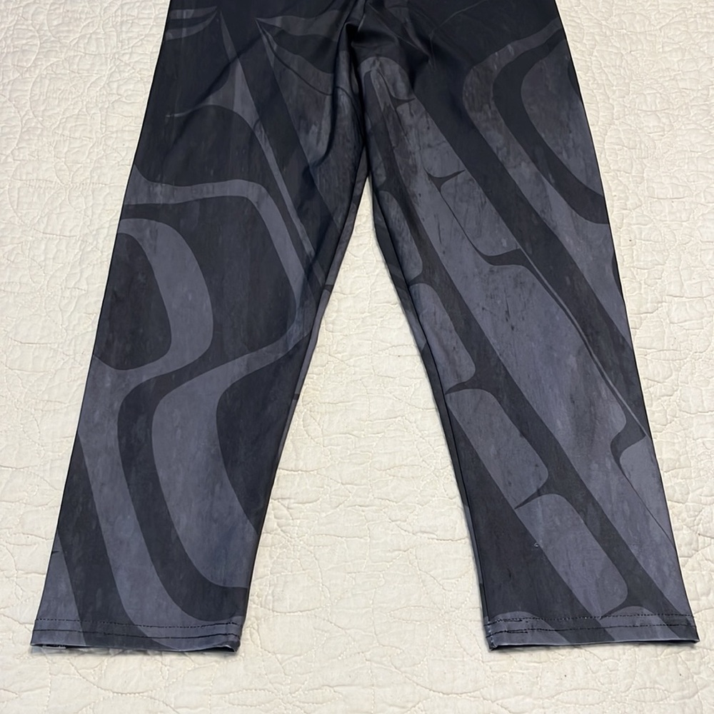 Trickster Company Black Bear Capri Leggings. Size Medium. NWT! - Picture 3 of 9